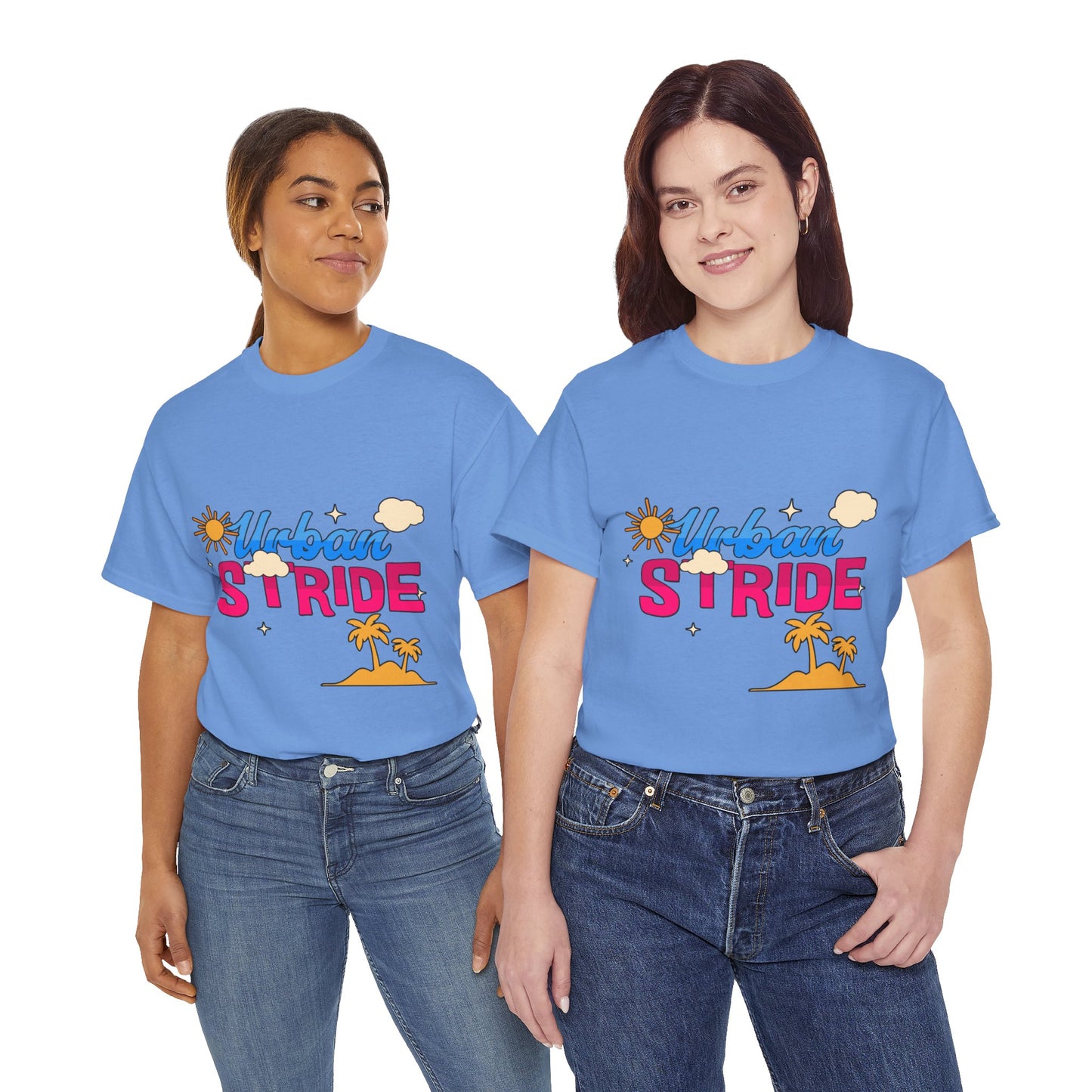 T-shirt con scritta "Urbanstride"al mare