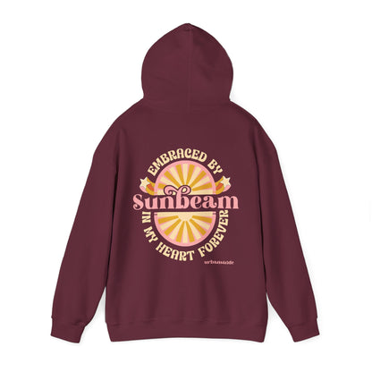 Felpa con scritta "Sunbeam embraced by in my heart forever"
