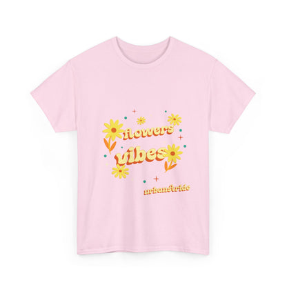 T-shirt con scritta "Flowers vibes"