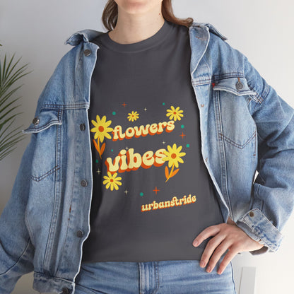 T-shirt con scritta "Flowers vibes"