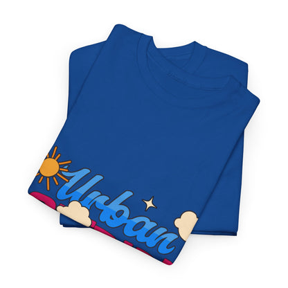 T-shirt con scritta "Urbanstride"al mare