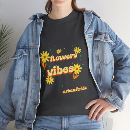 T-shirt con scritta "Flowers vibes"