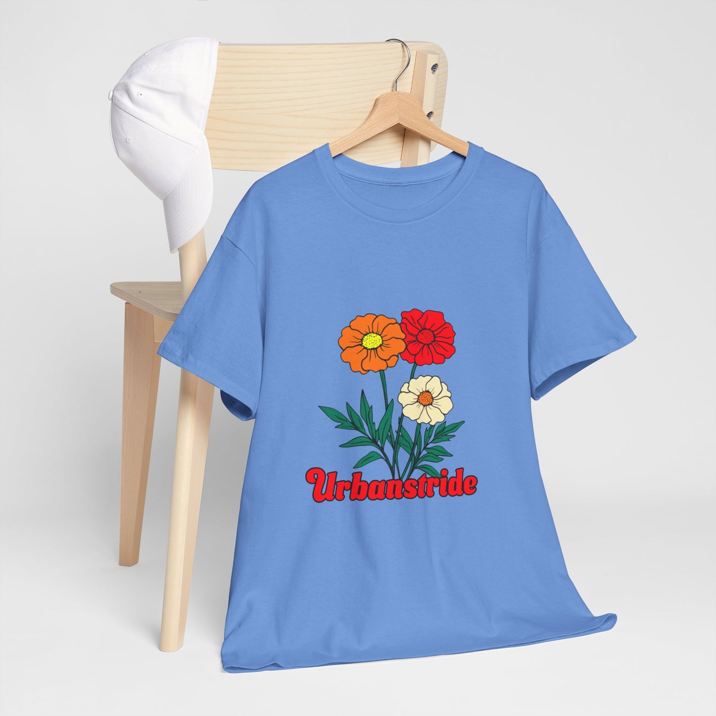 T-shirt con rappresentazione di fiori e scritta "Urbanstride"