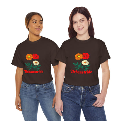 T-shirt con rappresentazione di fiori e scritta "Urbanstride"