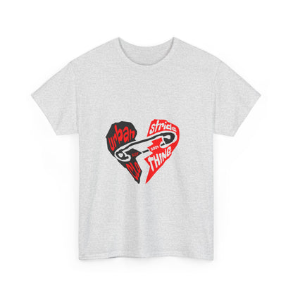 T-shirt con disegno cuore spezzato
