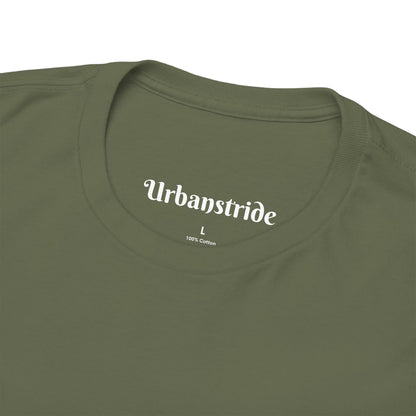 T-shirt con scritta "Urbanstride" e aquila