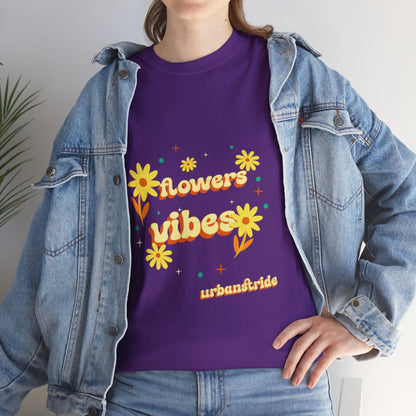 T-shirt con scritta "Flowers vibes"