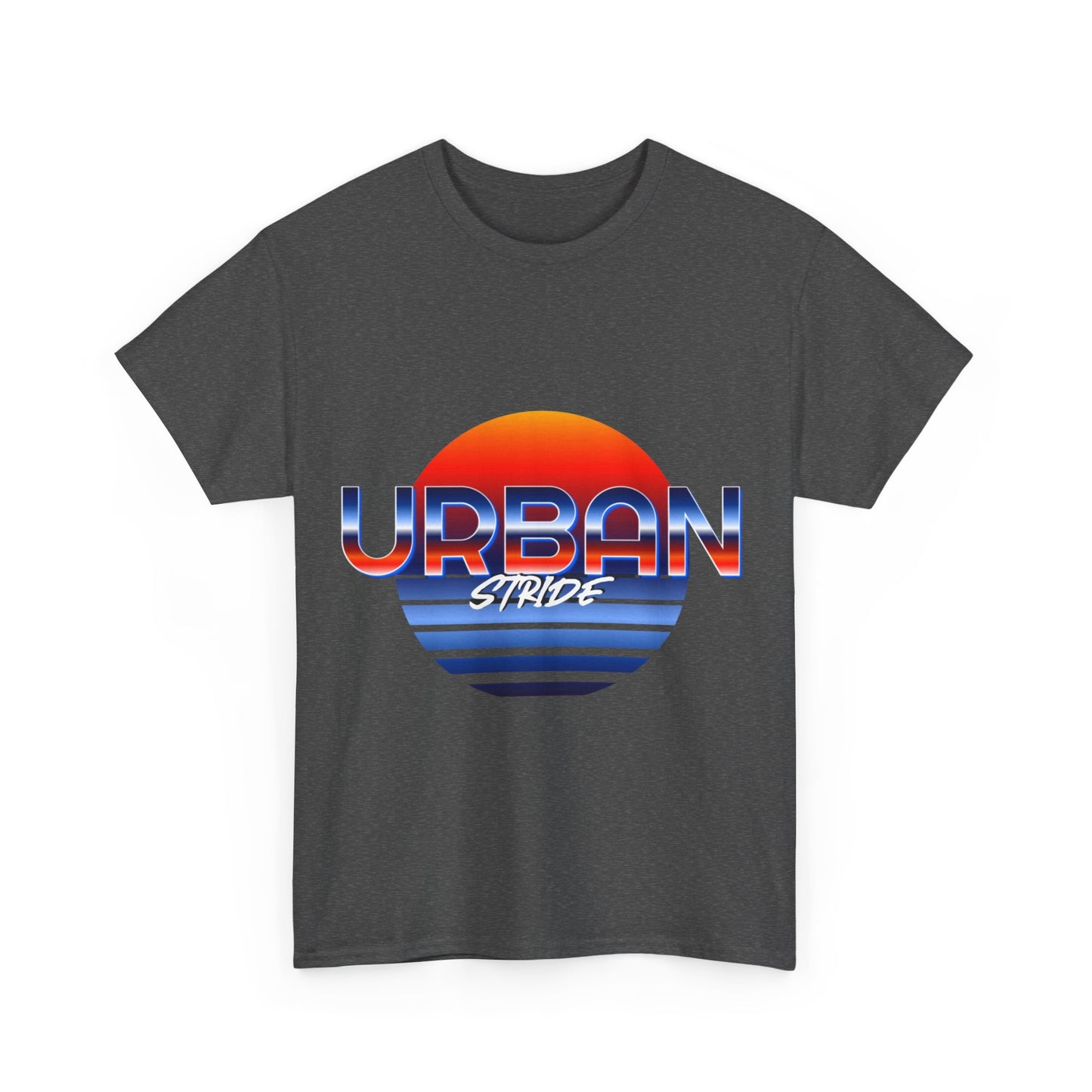 T-shirt con scritta "urbanstride" soleggiata