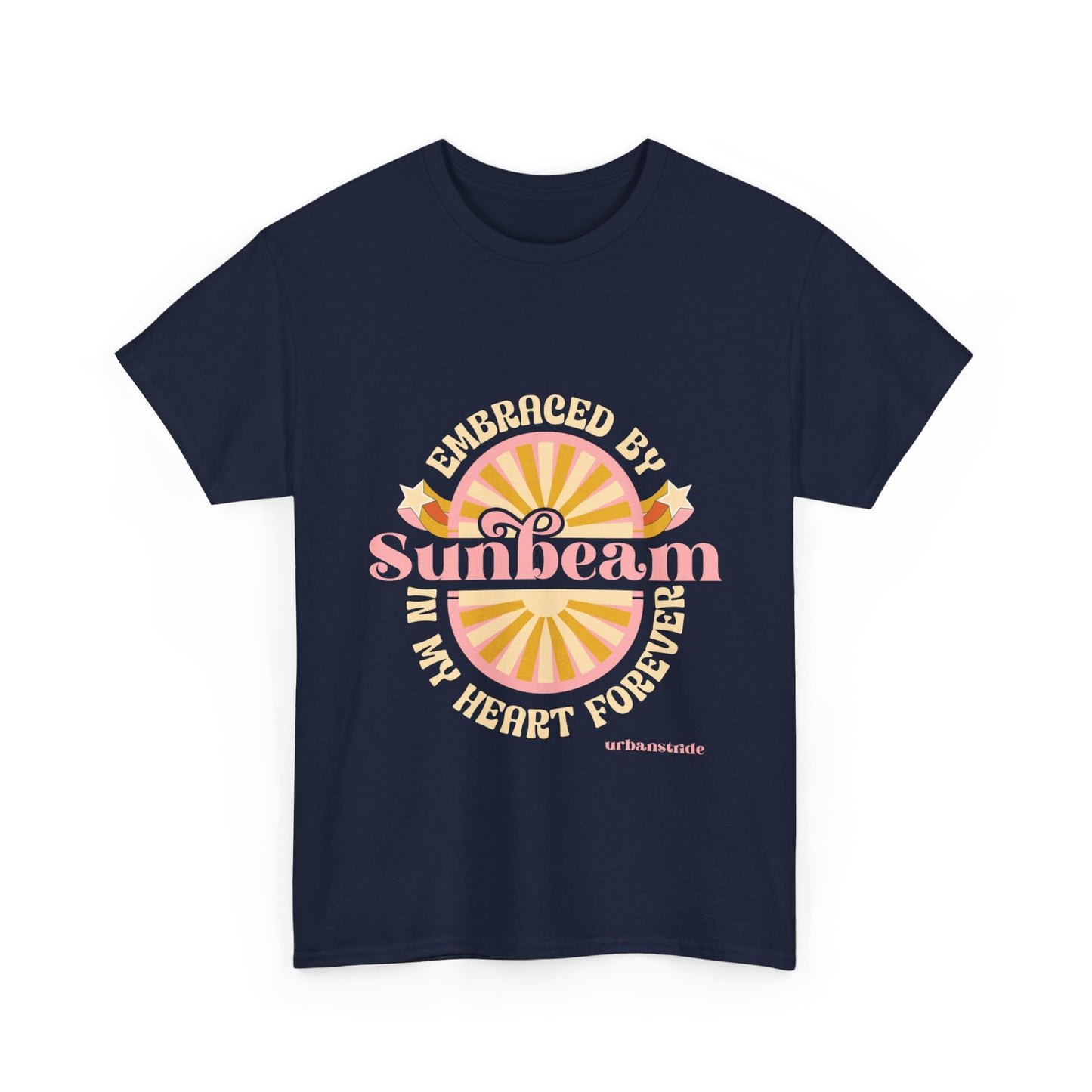 T-shirt con scritta "Embraced by sunbeam in my heart forever"