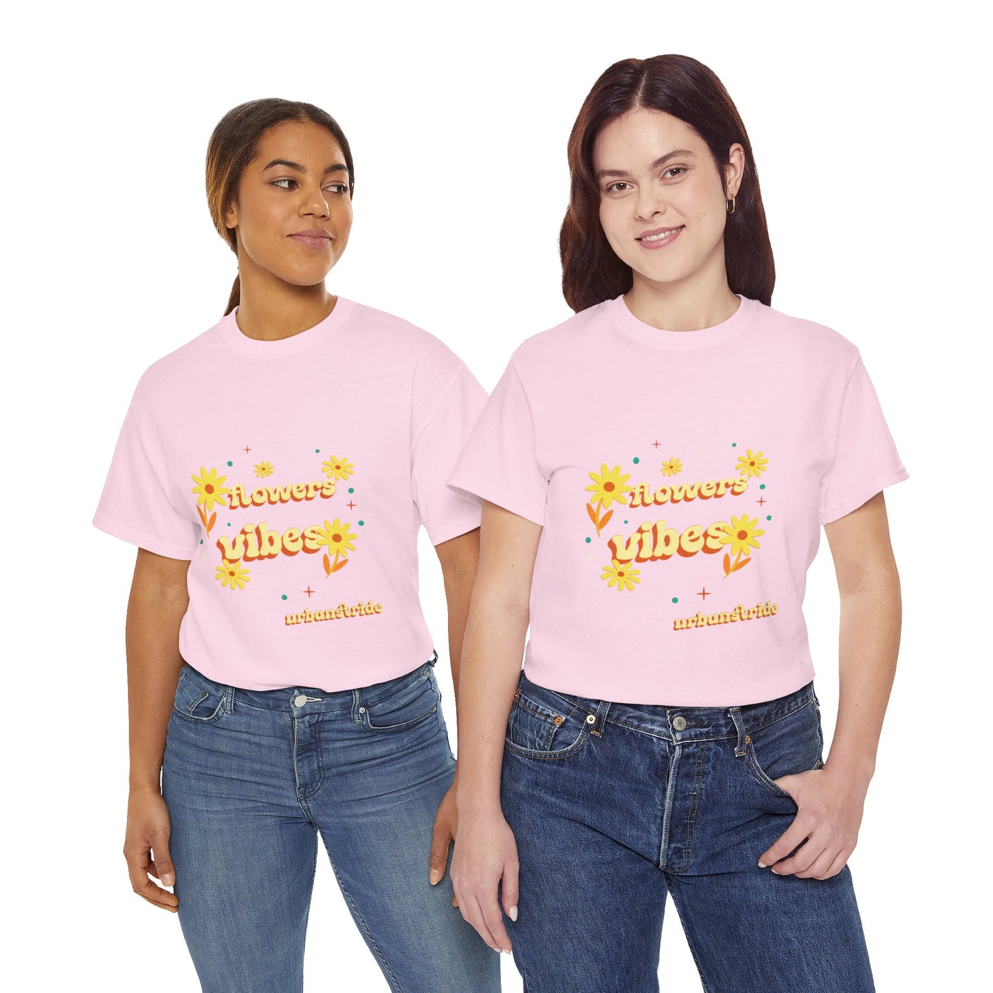 T-shirt con scritta "Flowers vibes"