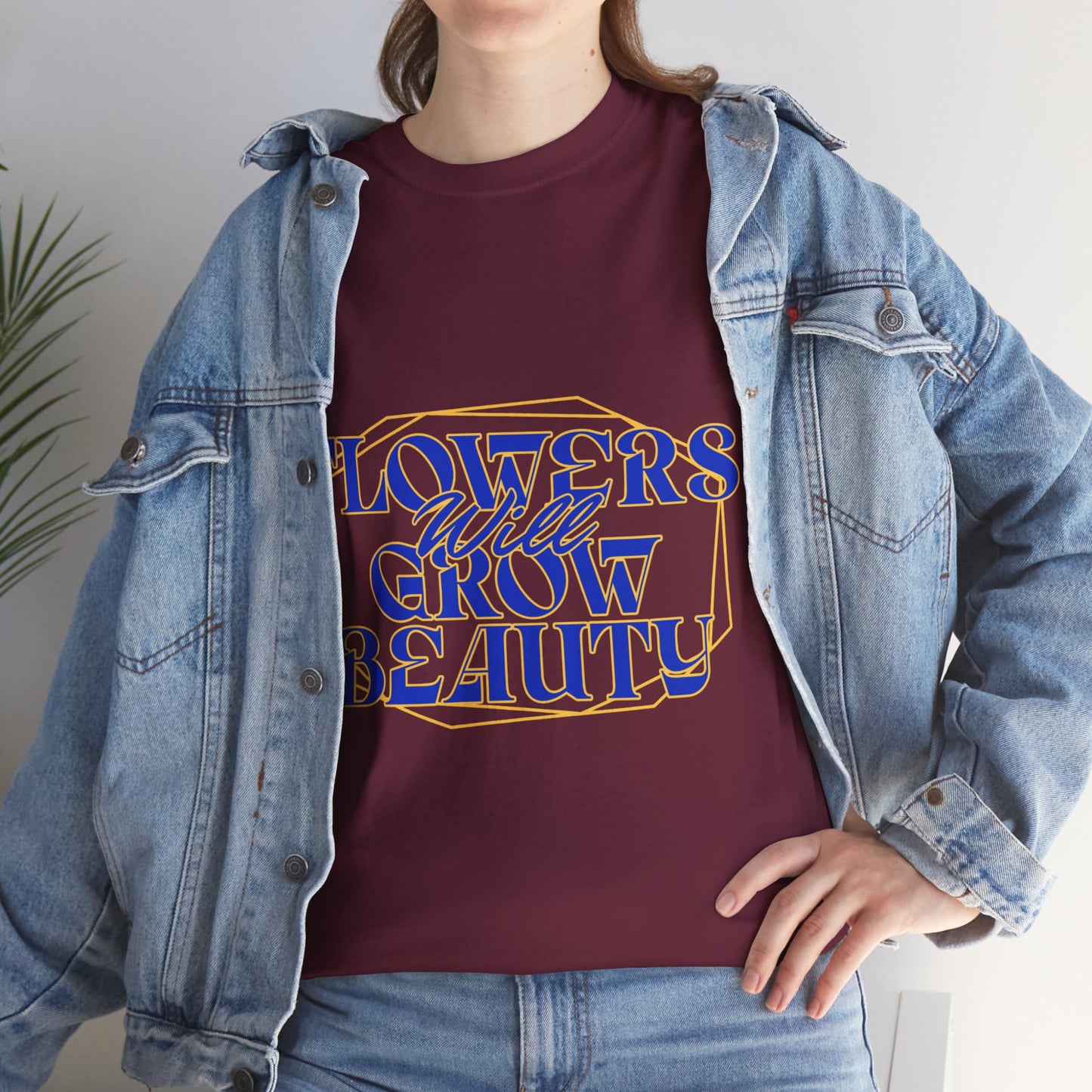 T-shirt con scritta "Flowers will growth beauty"