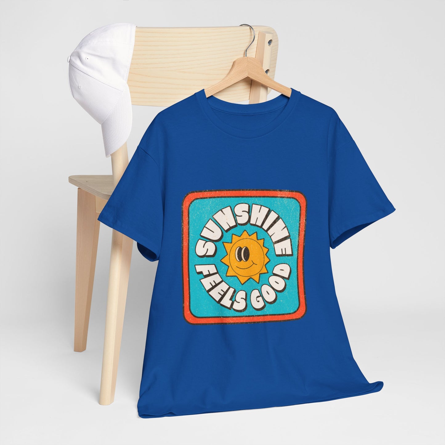 T-shirt con scritta "Sunshine feel good"
