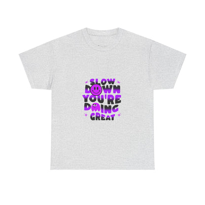 T-shirt con scritta "Slow down you doing great"
