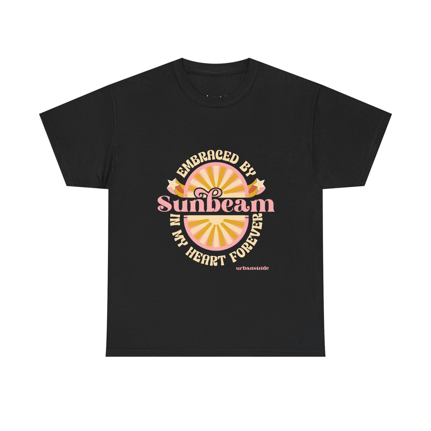 T-shirt con scritta "Embraced by sunbeam in my heart forever"
