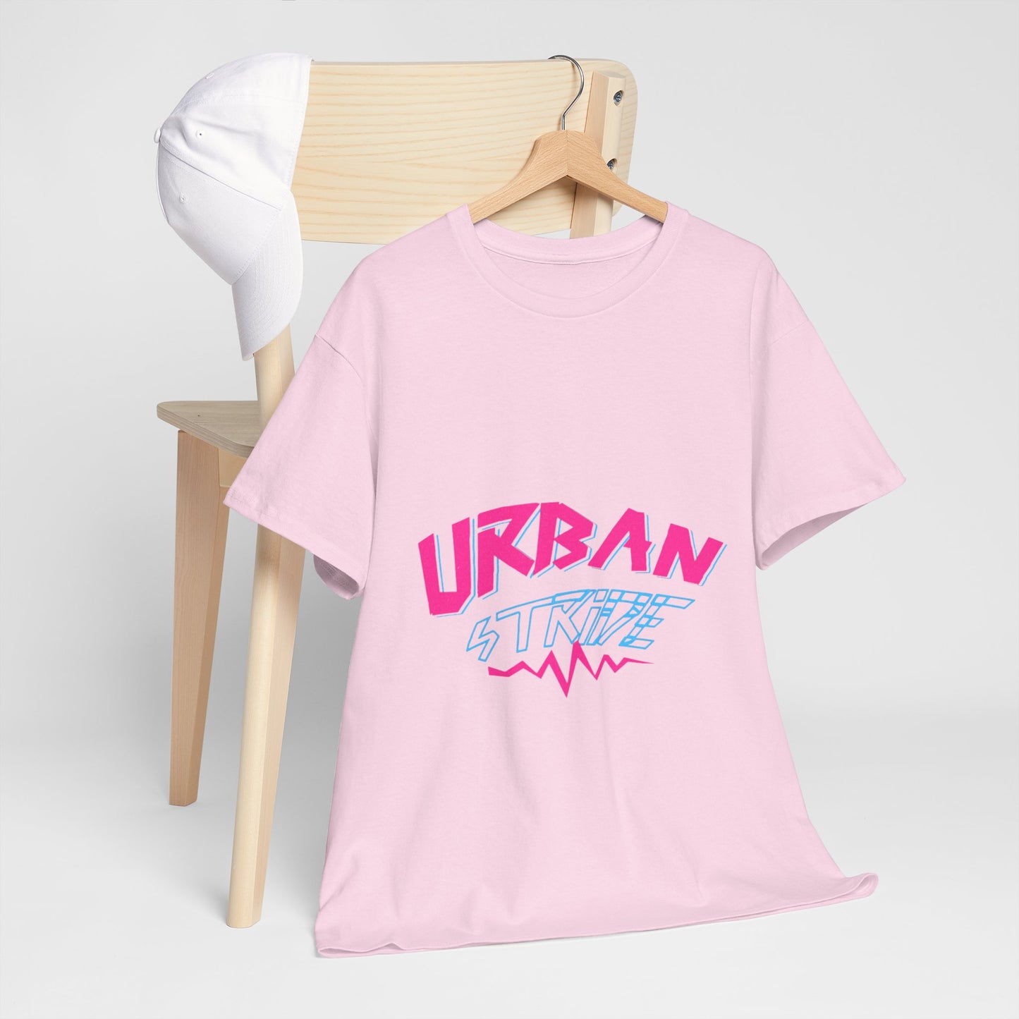 T-shirt con scritta "UrbanStride Neon Pulse"