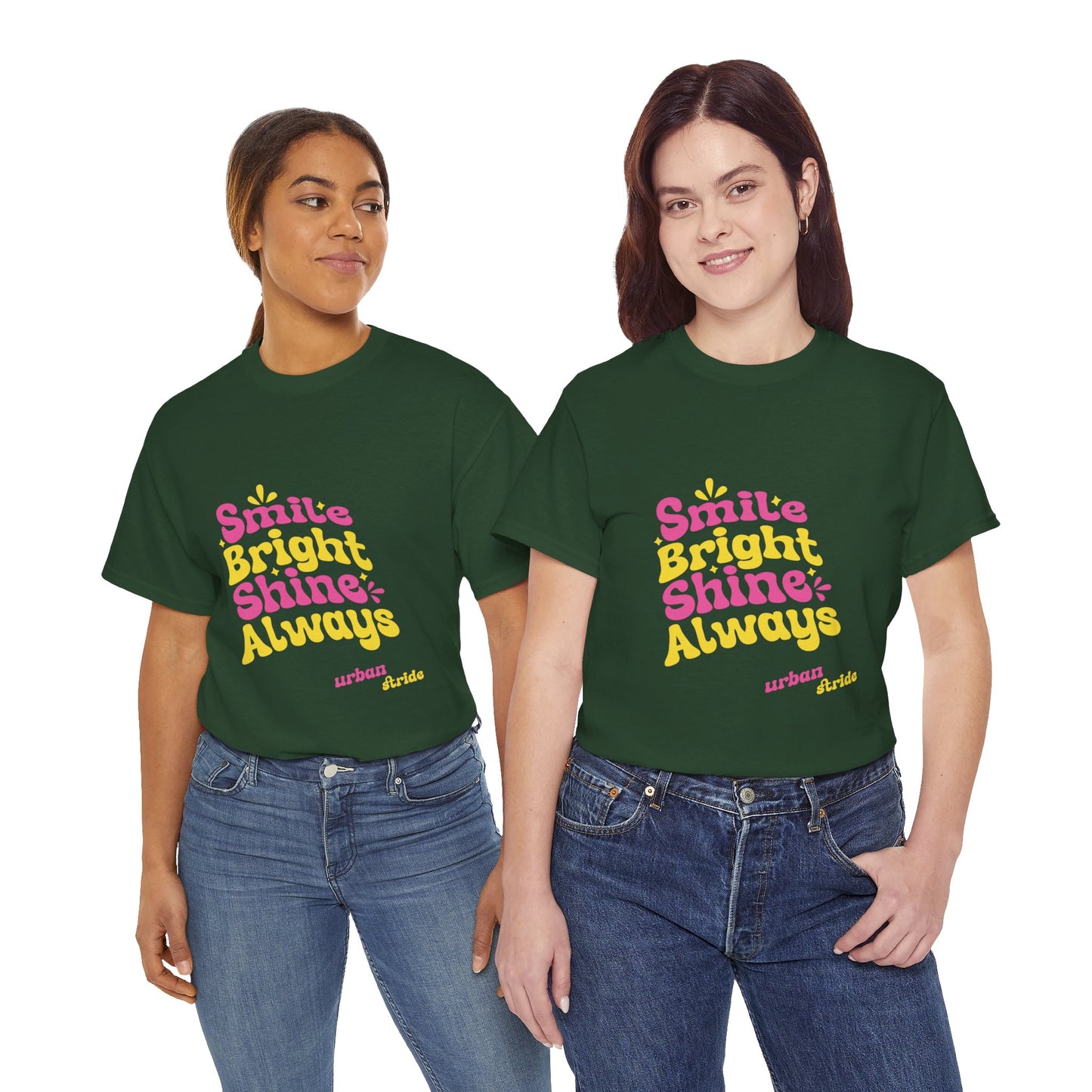 T-shirt con scritta "Smile bright shine always"