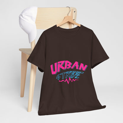 T-shirt con scritta "UrbanStride Neon Pulse"