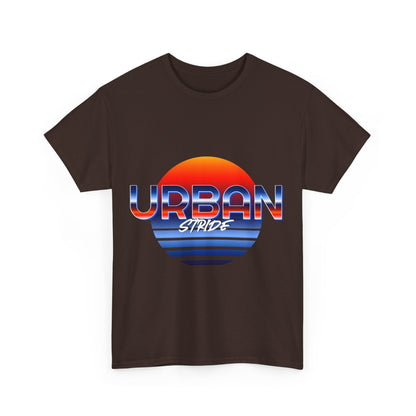 T-shirt con scritta "urbanstride" soleggiata