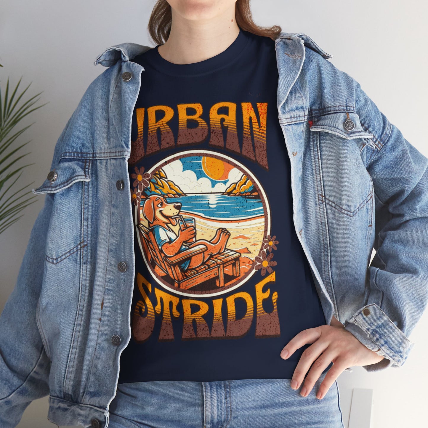T-shirt con scritta "Urbanstride" e cane