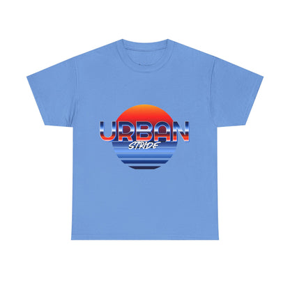 T-shirt con scritta "urbanstride" soleggiata