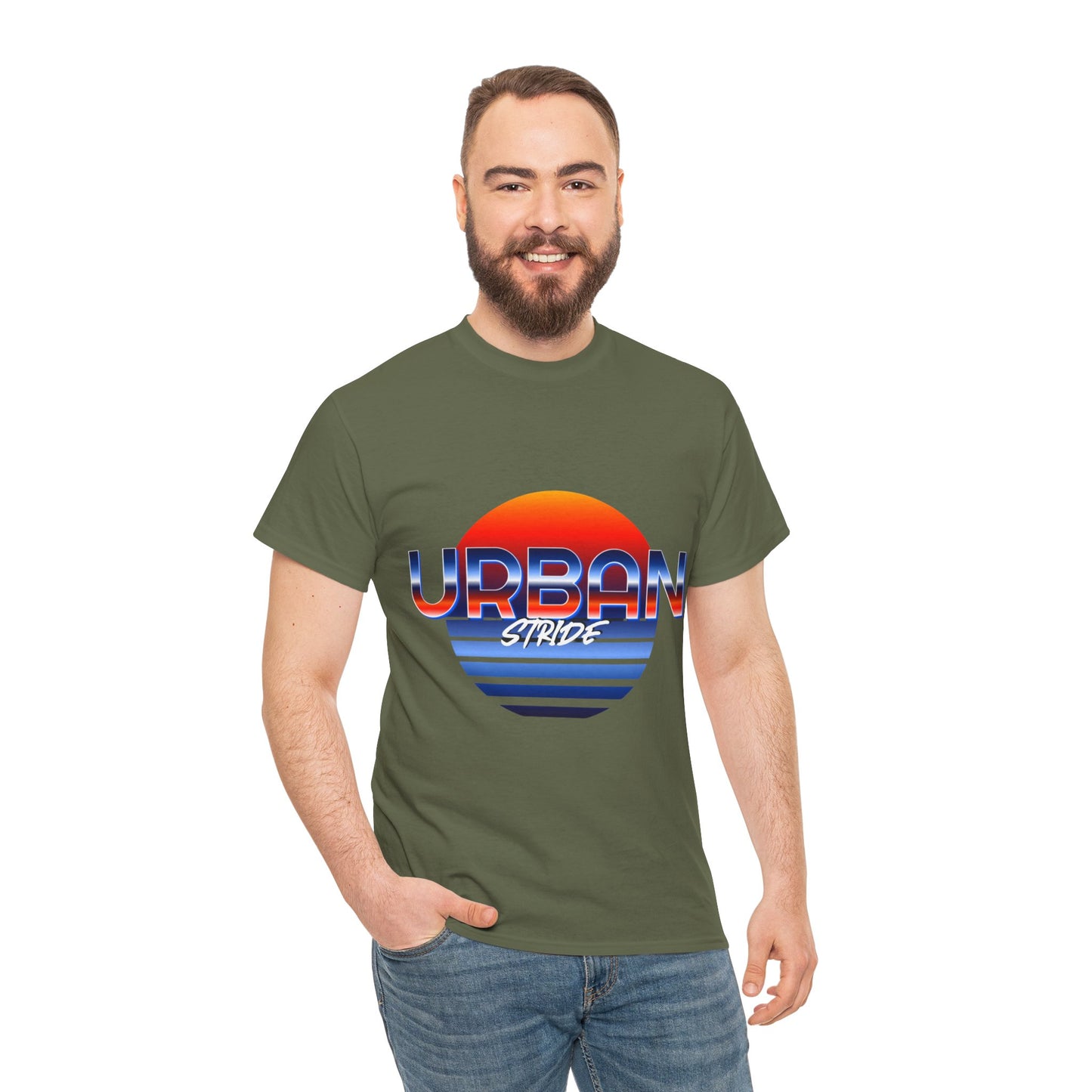 T-shirt con scritta "urbanstride" soleggiata