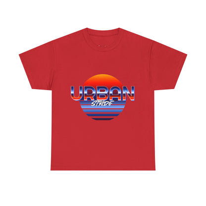 T-shirt con scritta "urbanstride" soleggiata