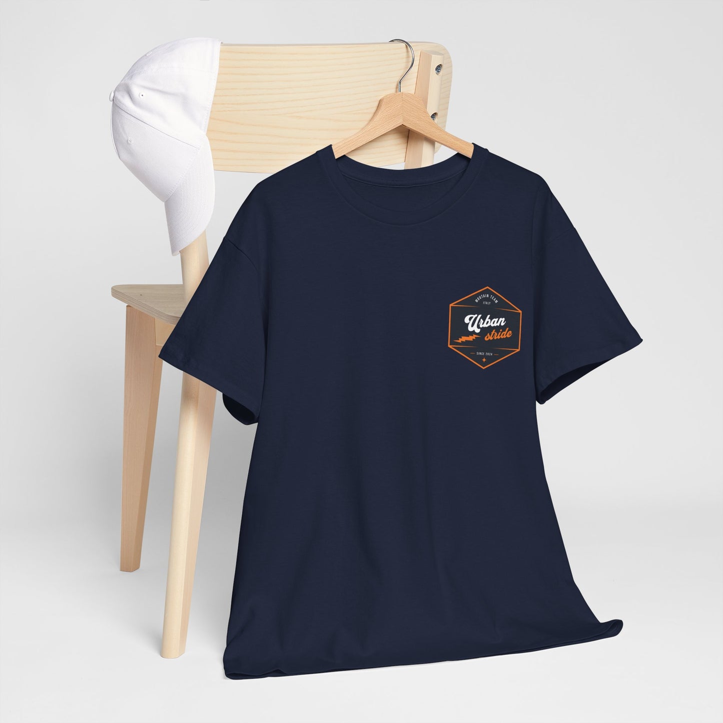 T-shirt Urban Stride® – Logo esagonale vintage in stile aviatore