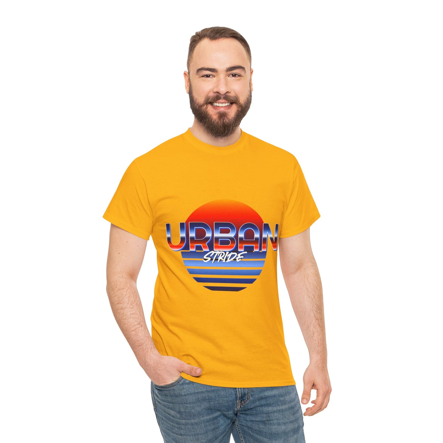 T-shirt con scritta "urbanstride" soleggiata