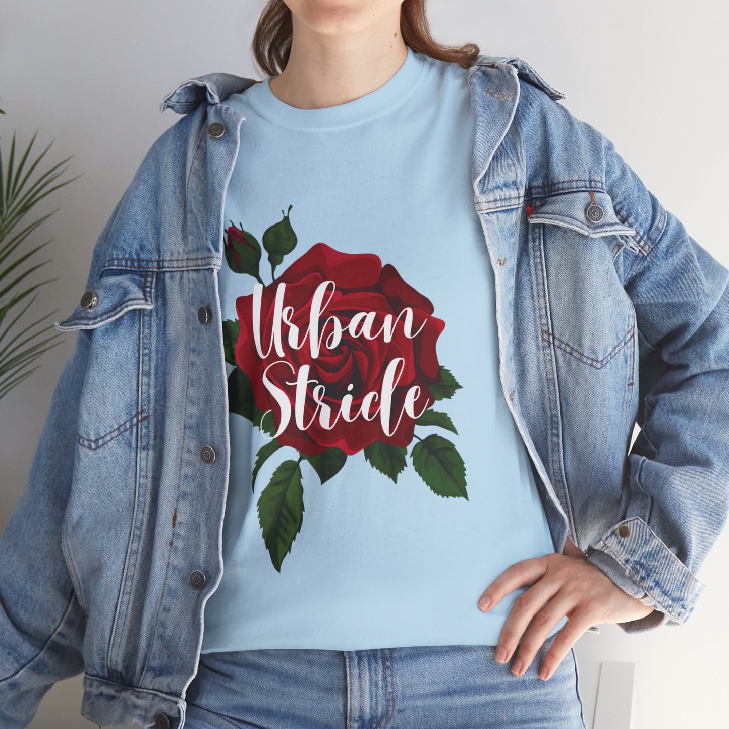 T-shirt con scritta "UrbanStride Vintage Flower