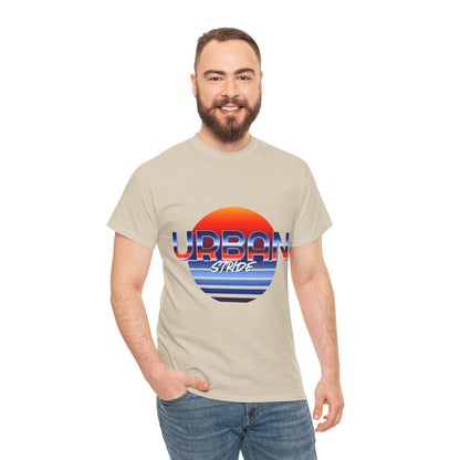 T-shirt con scritta "urbanstride" soleggiata