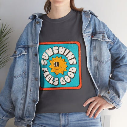 T-shirt con scritta "Sunshine feel good"