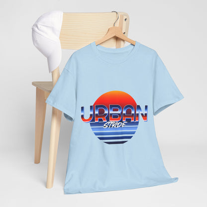 T-shirt con scritta "urbanstride" soleggiata