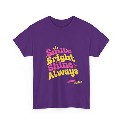 T-shirt con scritta "Smile bright shine always"