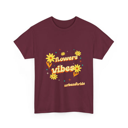 T-shirt con scritta "Flowers vibes"