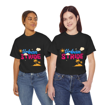 T-shirt con scritta "Urbanstride"al mare