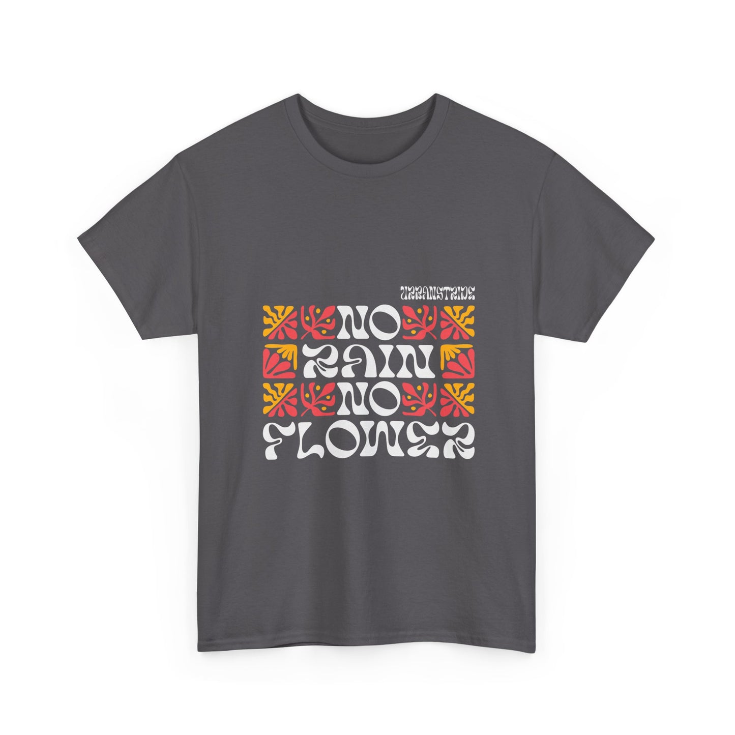T-shirt con scritta "No rain no flowers"