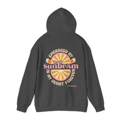 Felpa con scritta "Sunbeam embraced by in my heart forever"