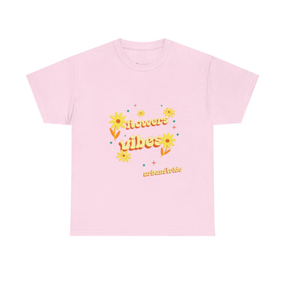 T-shirt con scritta "Flowers vibes"