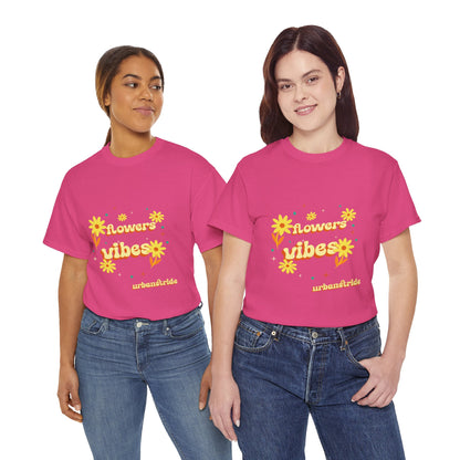 T-shirt con scritta "Flowers vibes"