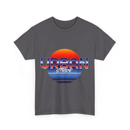 T-shirt con scritta "urbanstride" soleggiata