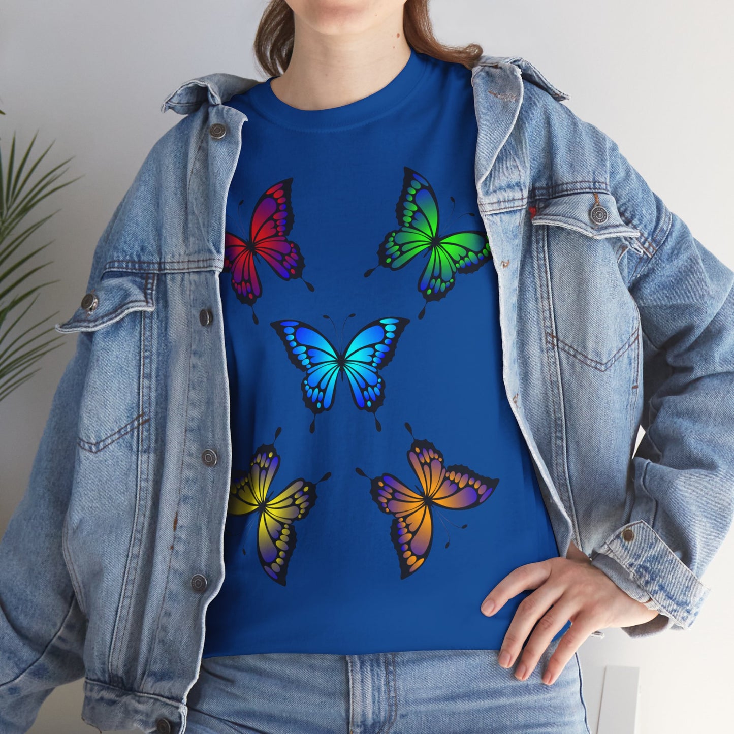 T-shirt con scritta "UrbanStride Butterfly Vibes