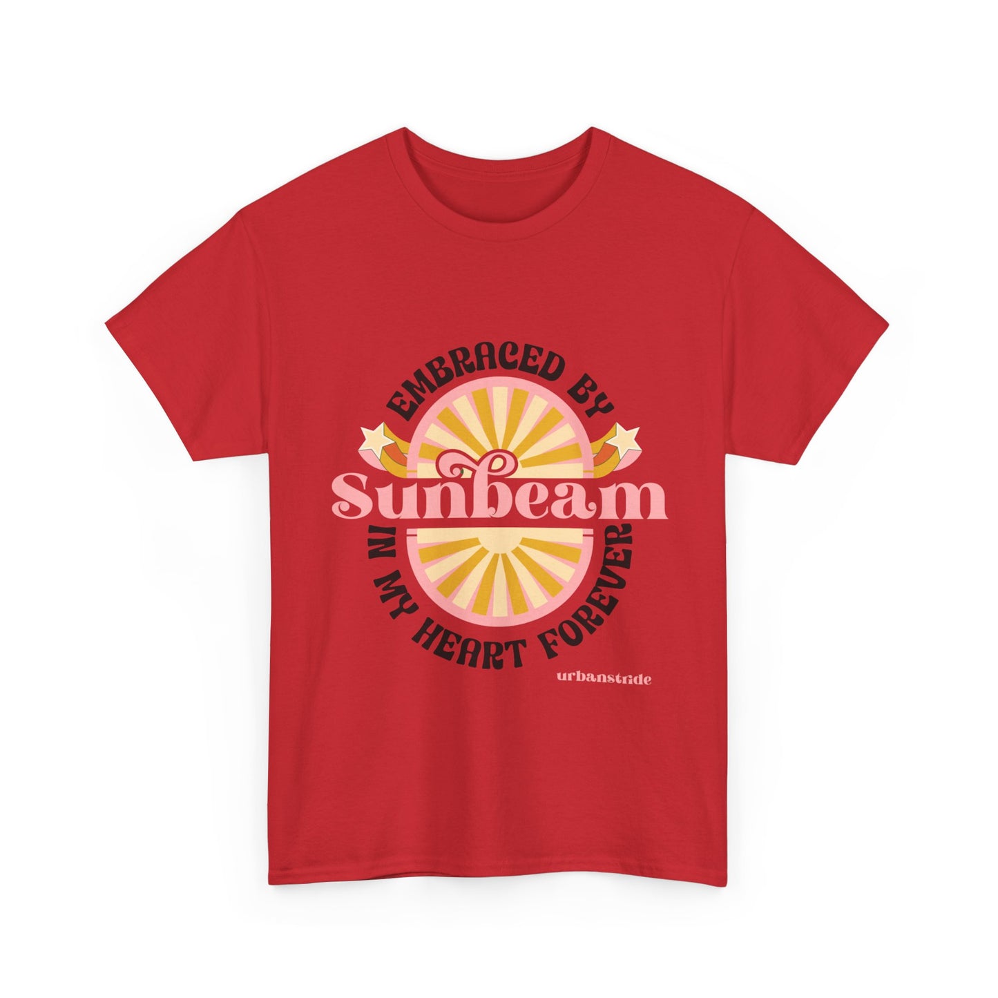 T-shirt con scritta "Embraced by sunbeam in my heart forever"