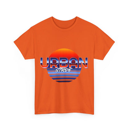 T-shirt con scritta "urbanstride" soleggiata