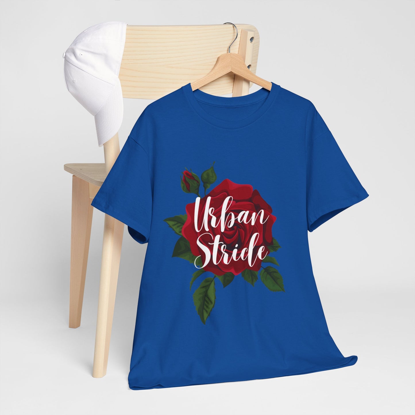 T-shirt con scritta "UrbanStride Vintage Flower