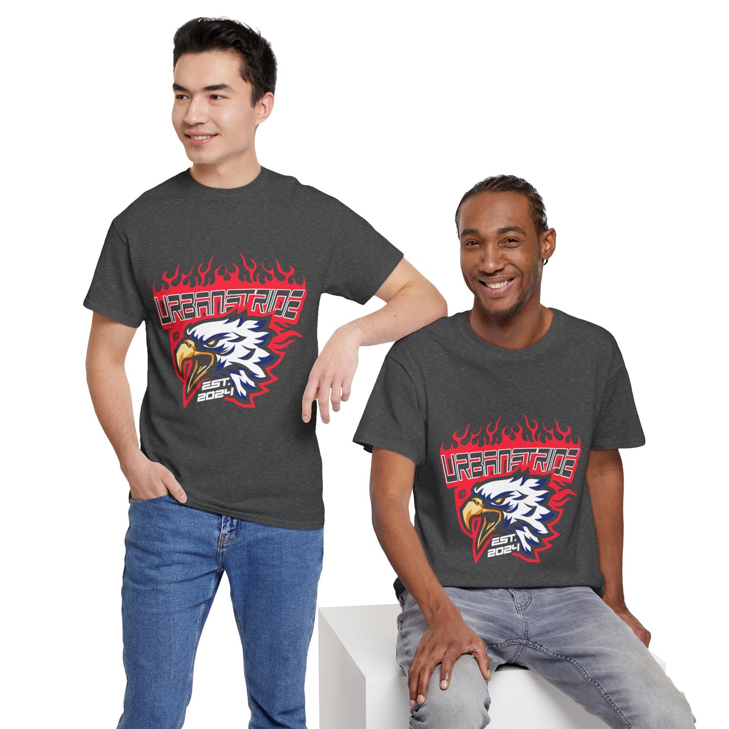 T-shirt con scritta "Urbanstride" e aquila