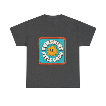 T-shirt con scritta "Sunshine feel good"