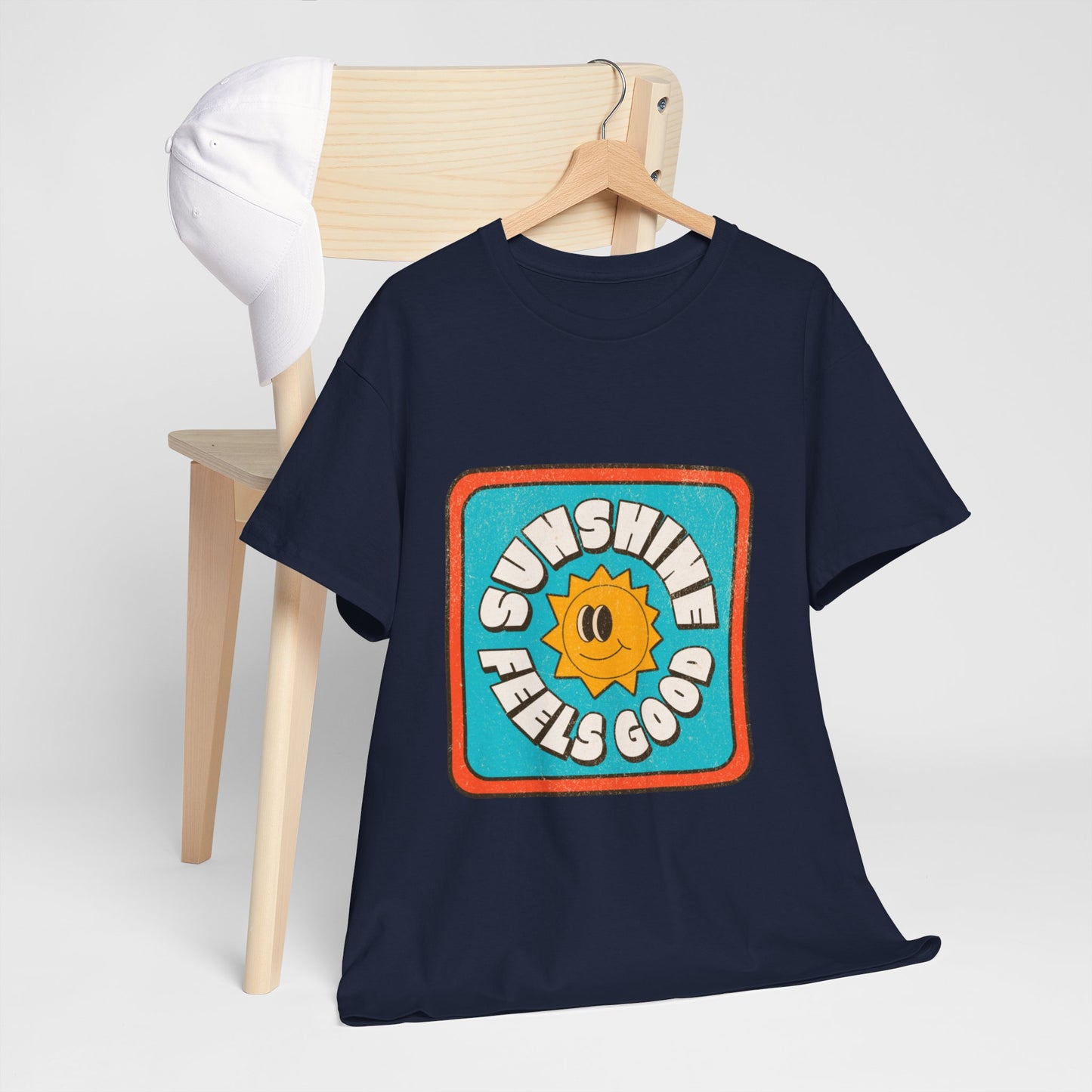 T-shirt con scritta "Sunshine feel good"