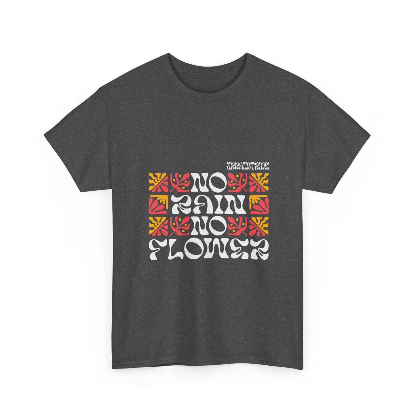 T-shirt con scritta "No rain no flowers"