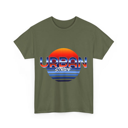 T-shirt con scritta "urbanstride" soleggiata