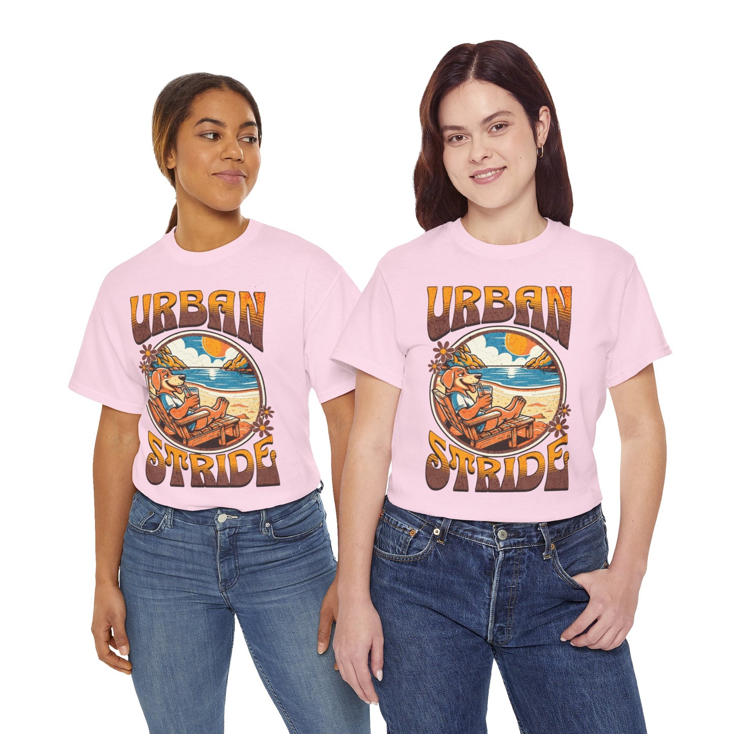 T-shirt con scritta "Urbanstride" e cane